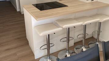 Réfrigérateur, micro-ondes, four, lave-vaisselle