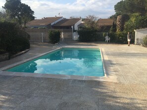 Outdoor pool - Lovely renovated farmhouse close to golf course and beach opposite St Tropez (Grimaud)