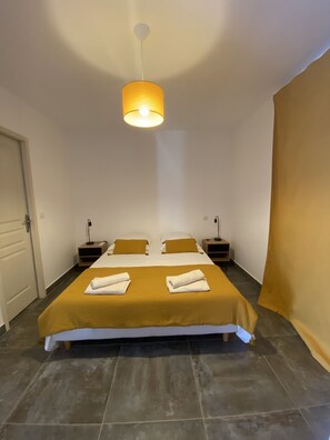 3 bedrooms, iron/ironing board, travel crib, free WiFi