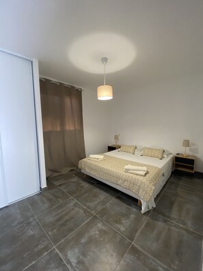 3 bedrooms, iron/ironing board, travel crib, free WiFi