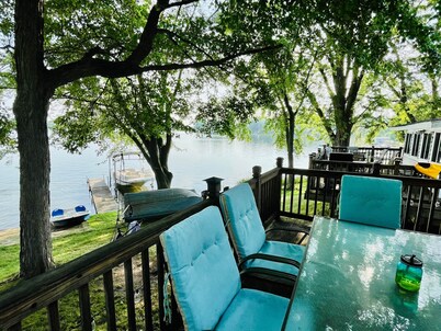 Cottages on Sand Lake - The Cozy Cottage