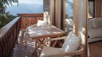 Habitación doble superior | Minibar, caja fuerte, decoración individual y escritorio