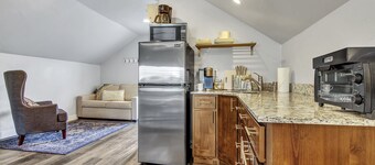 Cozy, classy, and convenient Sugarhouse Studio