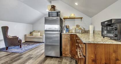 Cozy, classy, and convenient Sugarhouse Studio