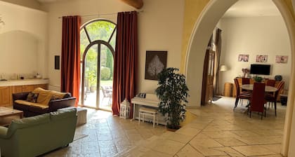 ĂlĂ©gante villa au cĆur du Golf de Pont Royal - piscine privĂ©e, vue dĂ©gagĂ©e