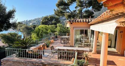 VILLA WITH SEA VIEW AND POOL 100M FROM THE BEACH
