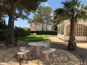 Outdoor dining - Pretty villa with swimming pool near the sea (200m) (les Tres Cales)