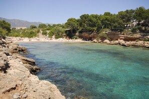 A clear coastal area with rocky shores and a sandy beach. - Pretty villa with swimming pool near the sea (200m) (les Tres Cales)