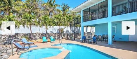 Utomhuspool och uppvärmd pool