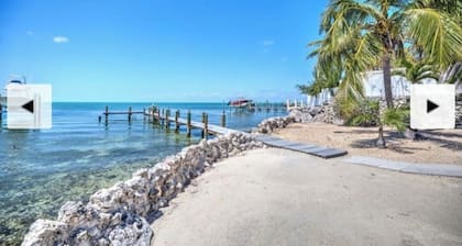 🌊 Private Oasis With Pool Spa Dock and Ocean right in your backyard 🌊 allow pets