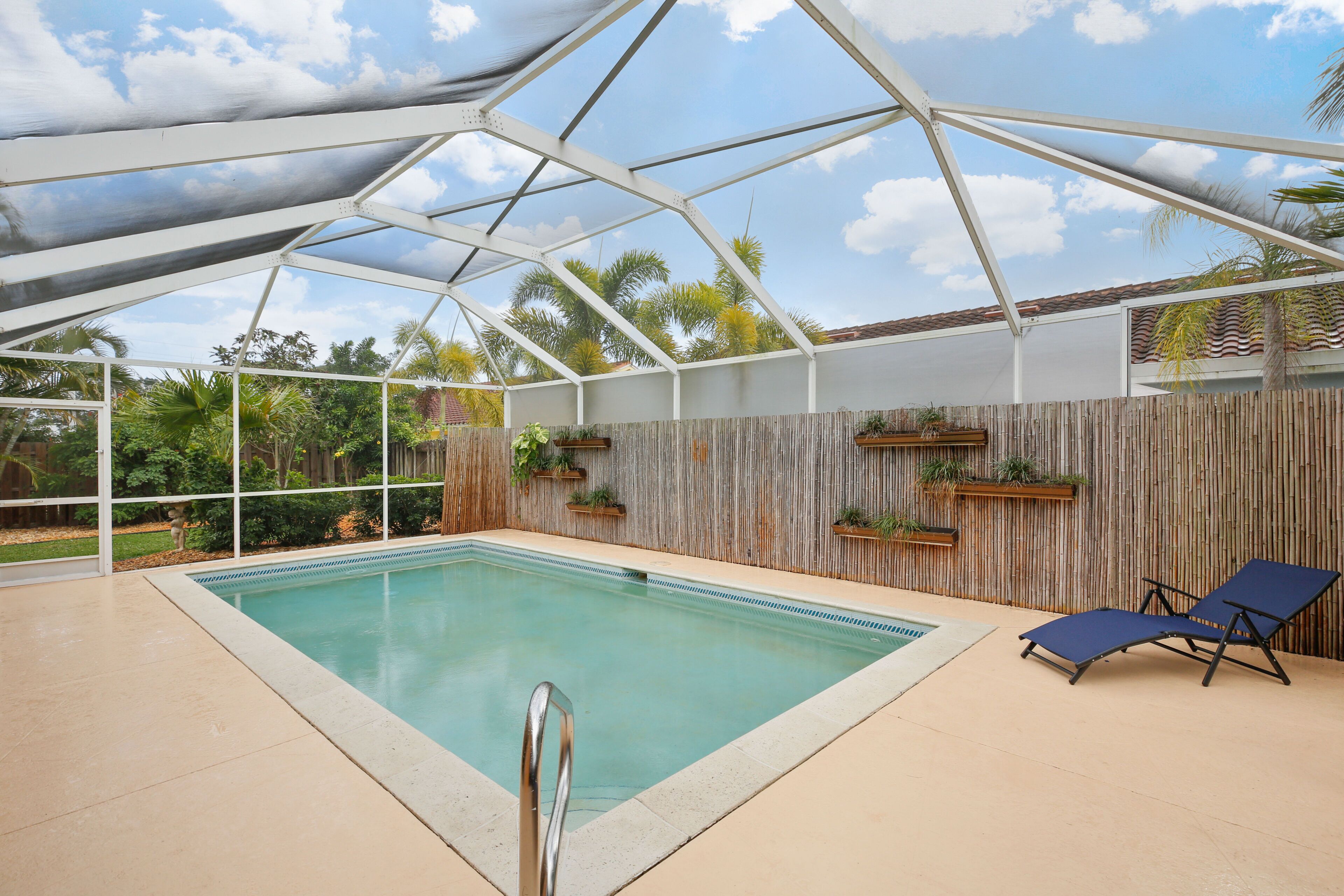 Pelican Roost, Minutes From Beautiful SWFL Beaches, Fine Dining & Golf Courses!