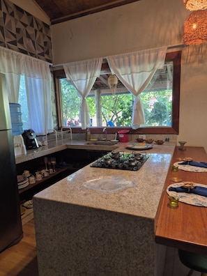 Geladeira, cooktop, liquidificador