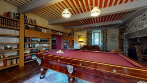 Game room - A luxurious chateau in the Auvergne in a remarkable setting! (Cerzat)