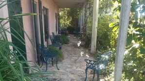 A stone pathway leading to a covered area with outdoor seating. - Private Island w Causeway to Town, 2 Bedroom, 2 bathroom, Full kitchen, Sleeps 6 (George Town)