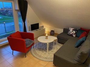 Fernseher, DVD-Player, Stereoanlage