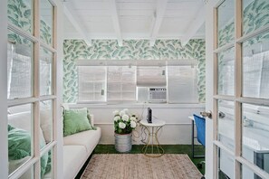 Unclassified image, 2 of 20, button