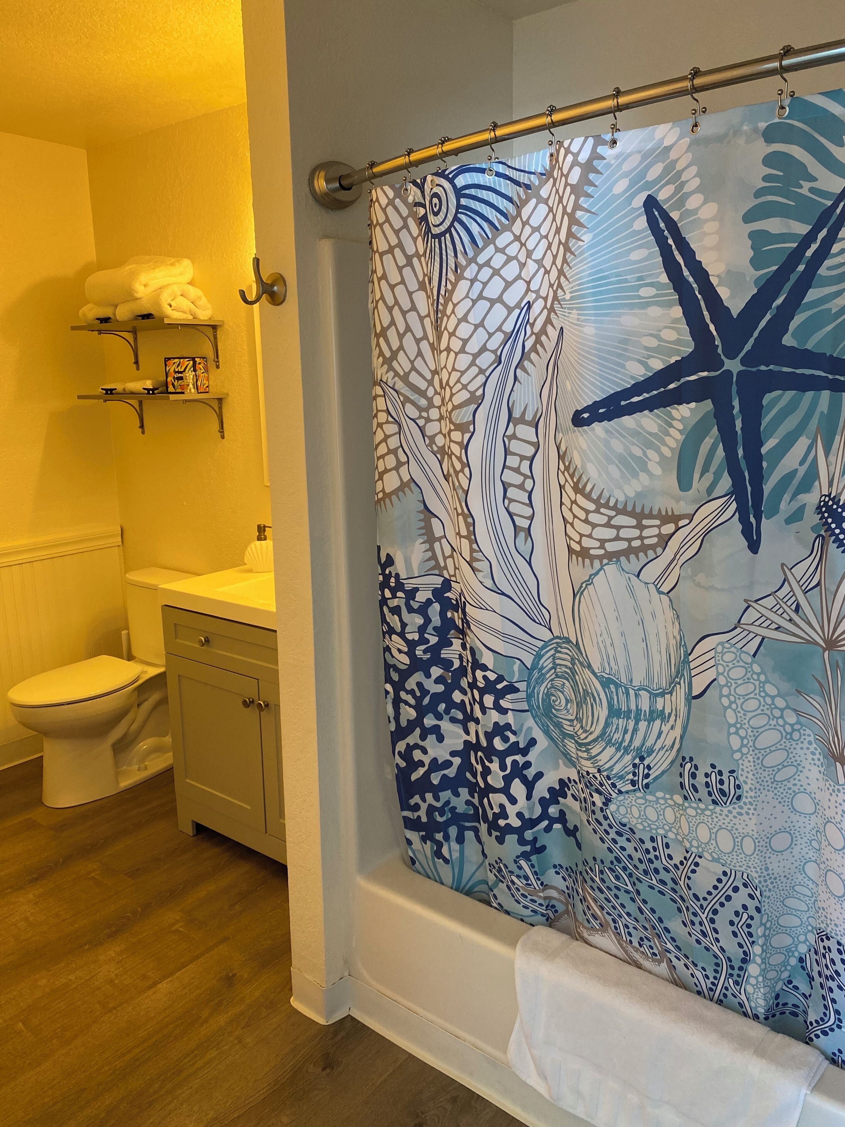 Combined shower/bathtub, hair dryer, towels, soap