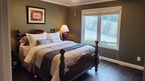 Unclassified image, 3 of 29, button - Helen Haus - RIVERFRONT 3 bdr 3.5 bath Town Home in beautiful Alpine Helen! (Helen)