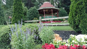A gazebo in a garden with various plants and flowers. - Helen Haus - RIVERFRONT 3 bdr 3.5 bath Town Home in beautiful Alpine Helen! (Helen)
