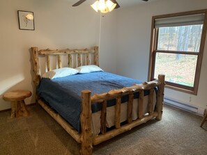 2 bedrooms, desk, iron/ironing board, travel crib