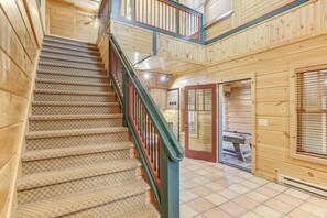 Interior - Gorgeous Cabin w/direct trail access for hiking & off roading! (Payson)