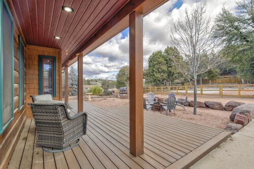 Gorgeous Cabin w/direct trail access for hiking & off roading!