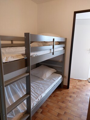 1 dormitorio, tabla de planchar con plancha, wifi gratis