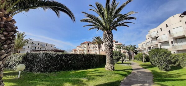 المنطقة المحيطة بالمنشأة