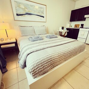 1 chambre, fer et planche à repasser, accès au Wi-Fi (inclus)