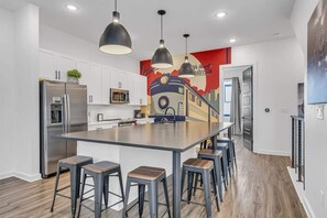 雪櫃、微波爐、焗爐、爐具