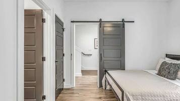 4 Schlafzimmer, Bügeleisen/Bügelbrett, WLAN, Bettwäsche