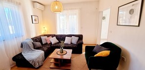 Smart-TV, Kamin, Stereoanlage