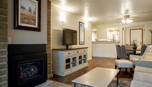 Smart-TV, peis, DVD-spiller og filmbibliotek