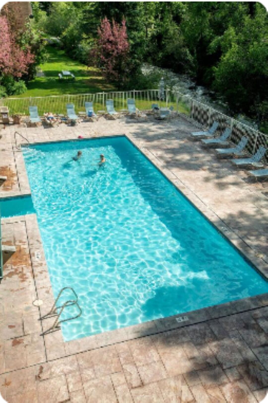 Inomhuspool och utomhuspool