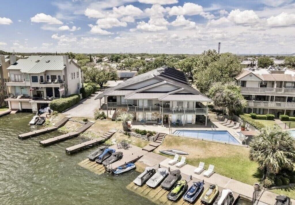 Horseshoe Bay Condo access Lake LBJ Pool, Paddle board, Day Dock, 3 bedroom