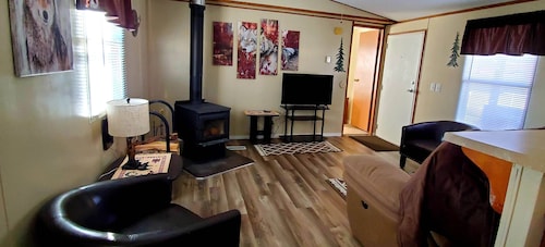 Iron Wolf nestled in the Sangre de Cristo Mtns...Ski/Hike/Fish/Hunt Casita