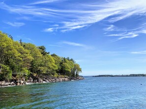 Rannalla, rantapyyhkeitä