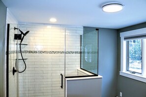 Combined shower/bathtub, hair dryer, towels, soap - Oceanfront, views from every room! Spacious midcoast retreat with private dock (Round Pond)