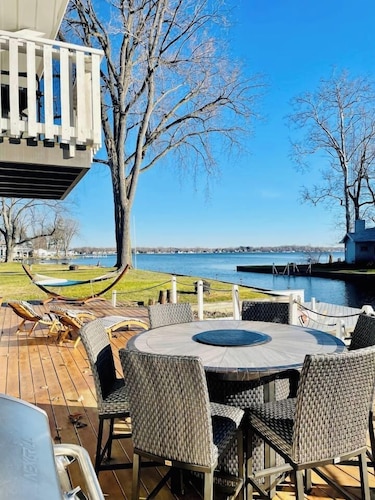 Unforgettable Paw Paw Lakefront Retreat | 4BR| 3BA