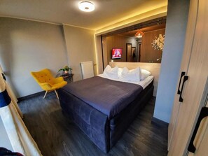 Studio | Wi-Fi gratis dan seprai linen
