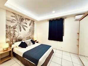 4 bedrooms, desk, iron/ironing board, travel crib