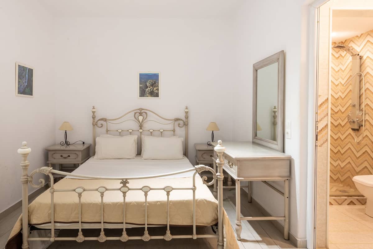 Standard-Apartment | Zimmersafe, Bügeleisen/Bügelbrett, kostenloses WLAN, Bettwäsche