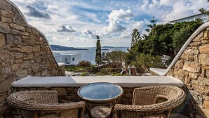 Panoramic Suite | In-room safe, iron/ironing board, WiFi (free), bed sheets - Maroulinas View Studios & Apartments (Mykonos)