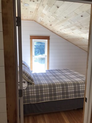 5 bedrooms, travel crib, free WiFi, bed sheets
