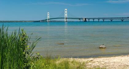 Charming Historic Mackinaw City Cottage