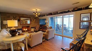 Smart TV, fireplace, DVD player, books