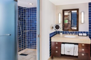 Bathtub, jetted bath, hair dryer, towels