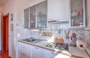 Geladeira, cooktop, lava-louças