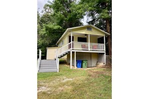 Exterior - Apple Country Charm (Hendersonville)