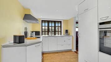 Coffee/tea maker, fridge, microwave, oven